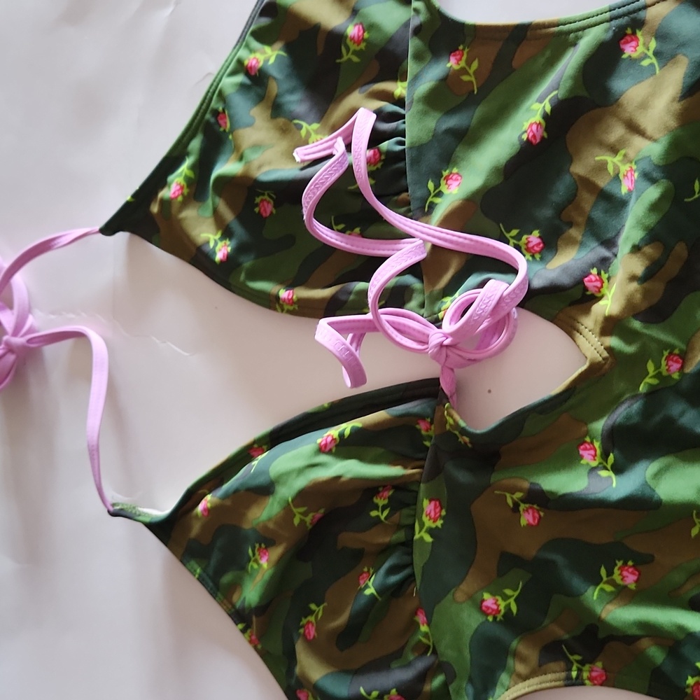1 pc swimsuit - Picture 2 of 5